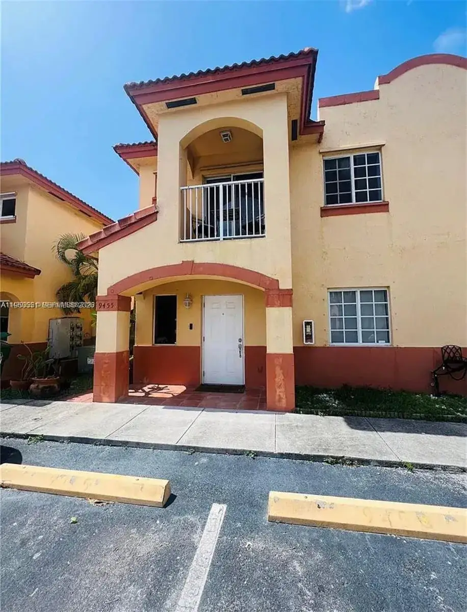 3 bedroom 2 bath Residential for sale at 9455 NW 114th Ln # 8, Hialeah Gardens FL 33018