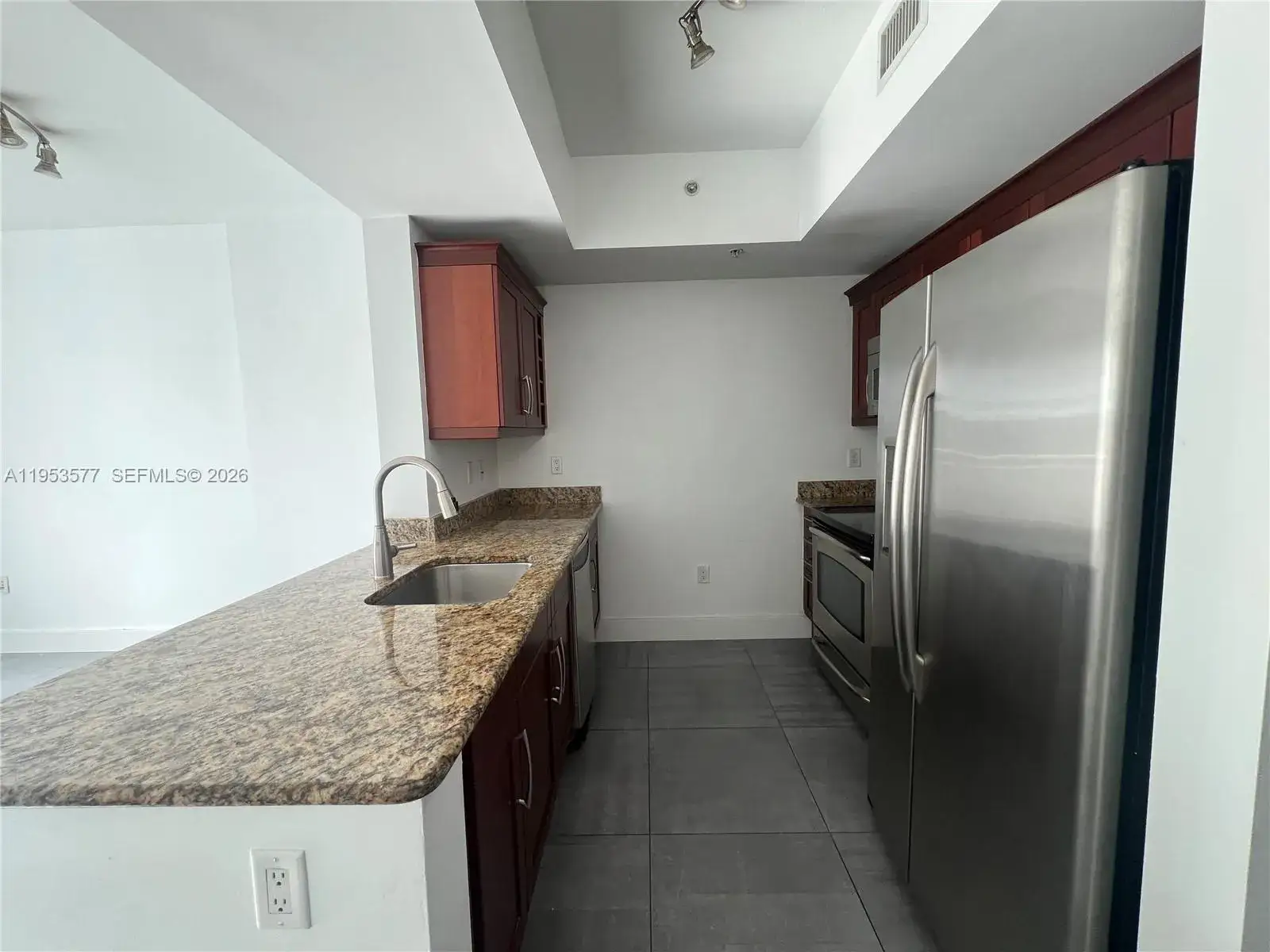 1 bedroom 2 bath Residential Lease for rent at 7275 SW 90th Way # 205, Miami FL 33156