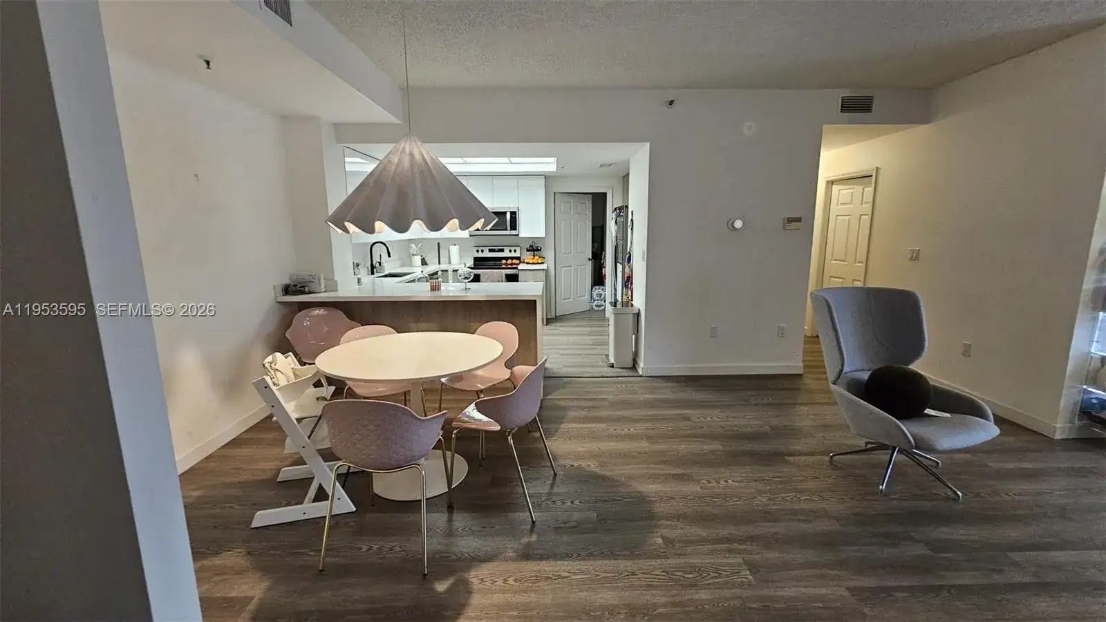 3 bedroom 2 bath Residential for sale at 9755 NW 52nd St # 201, Doral FL 33178