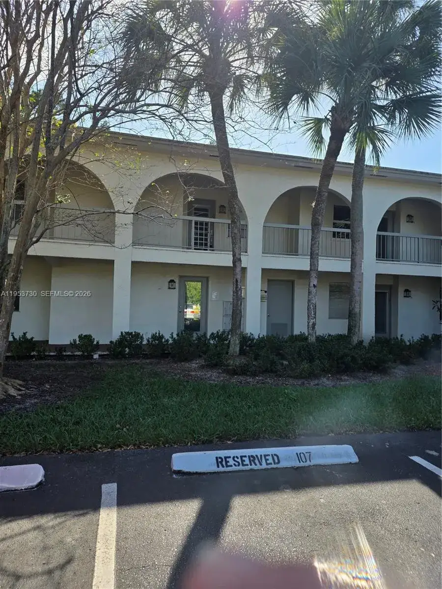 1 bedroom 1 bath Residential for sale at 2612 Nassau Bnd # E2, Coconut Creek FL 33066