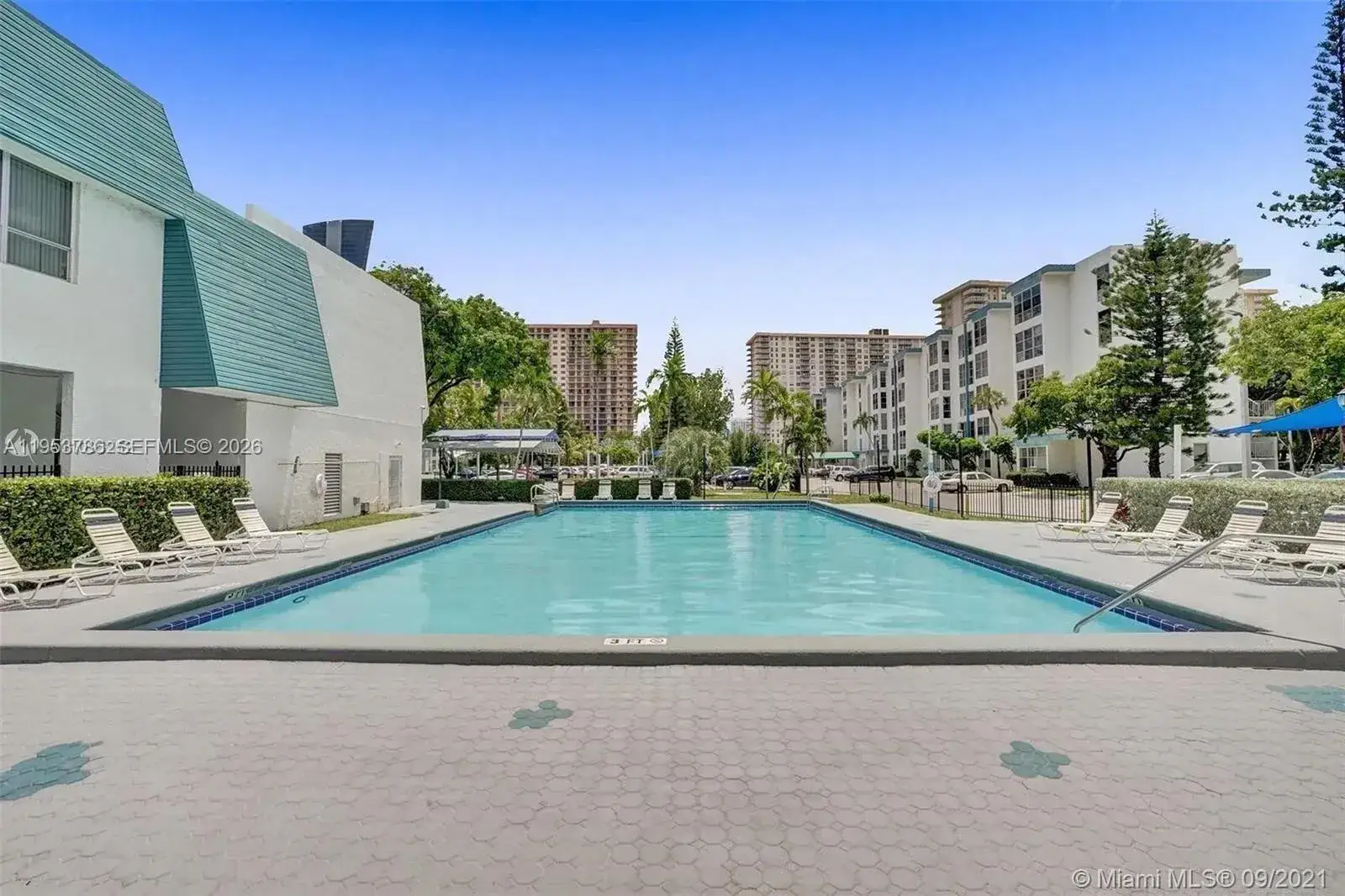 1 bedroom 1 bath Residential for sale at 200 177th Dr # 416, Sunny Isles Beach FL 33160