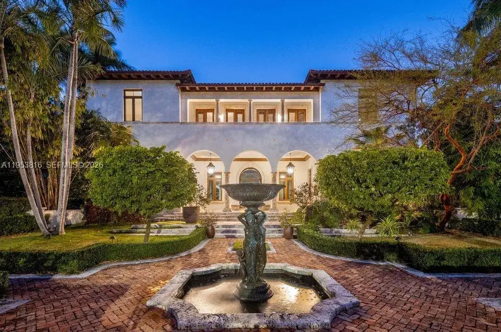7 bedroom 8 bath Residential for sale at 221 Casuarina Concourse, Coral Gables FL 33143