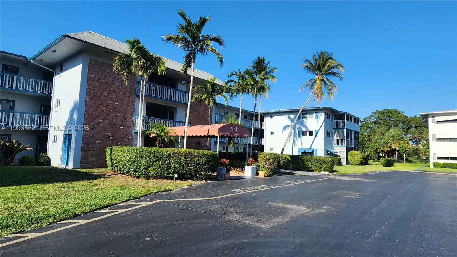 2 bedroom 2 bath Residential for sale at 981 Hillcrest Ct # 114, Hollywood FL 33021
