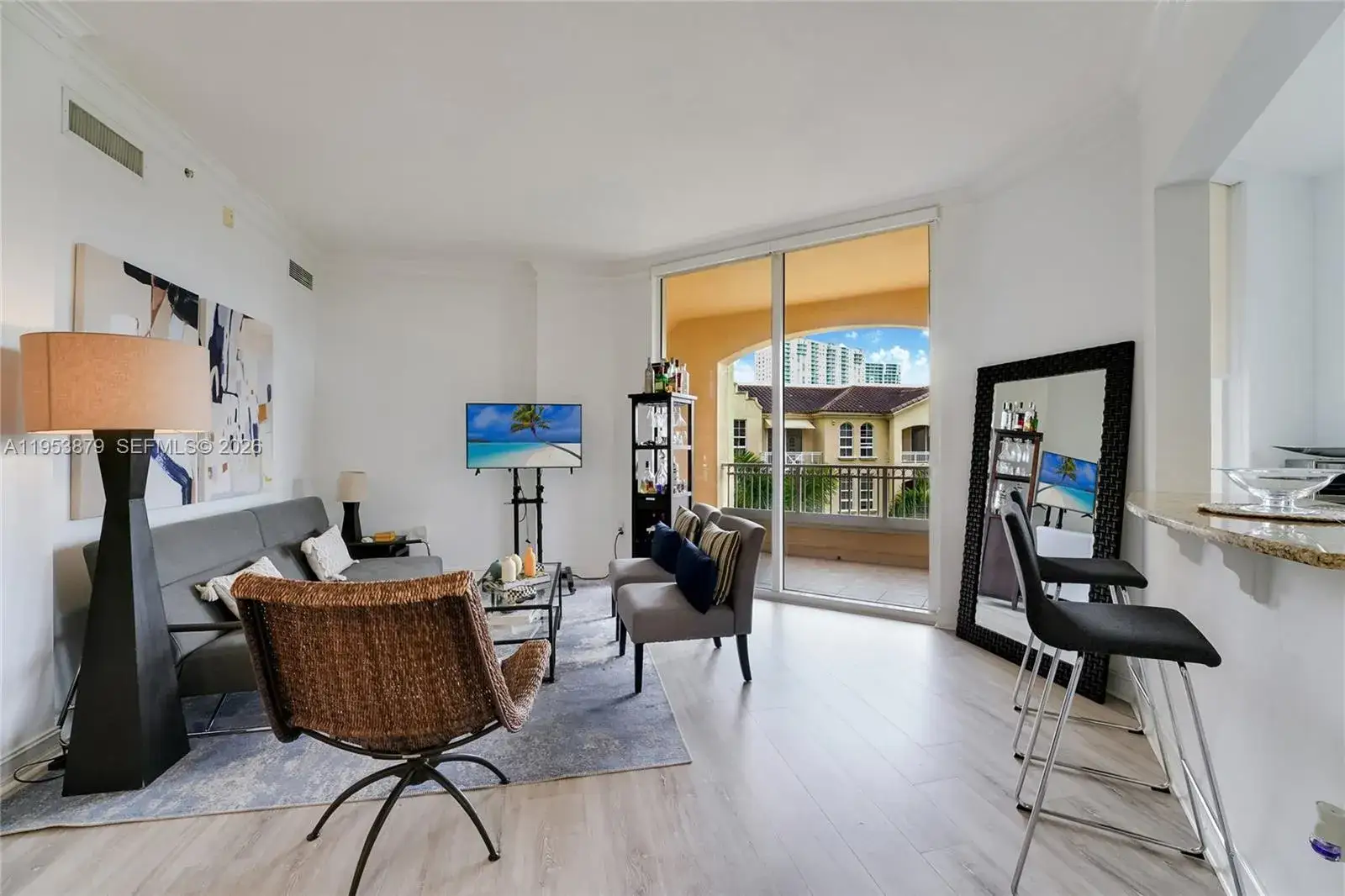 2 bedroom 2 bath Residential for sale at 3001 NE 185th St # 612, Aventura FL 33180
