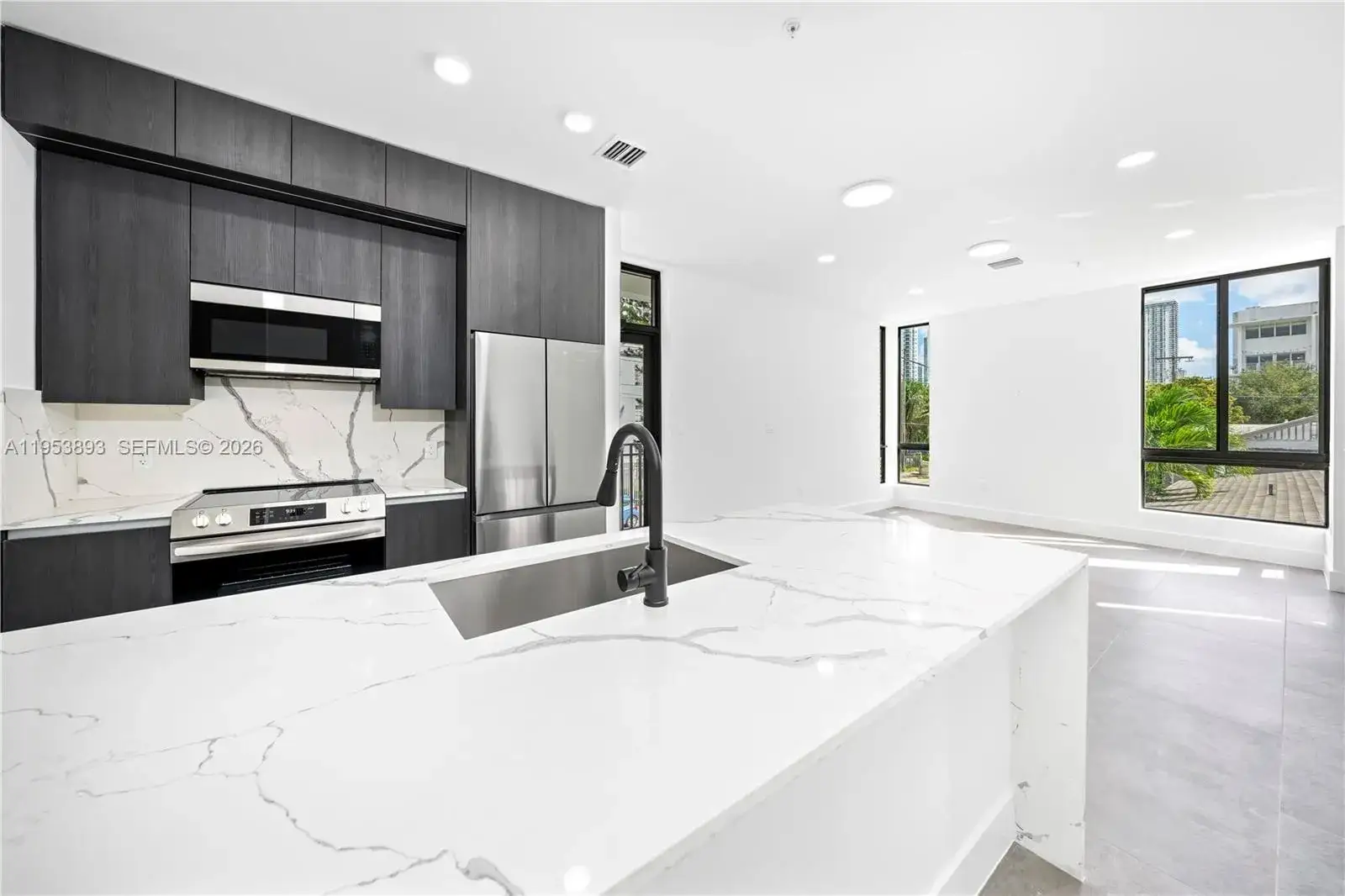 3 bedroom 3 bath Residential Lease for rent at 526 SW 2nd St # 5, Miami FL 33130
