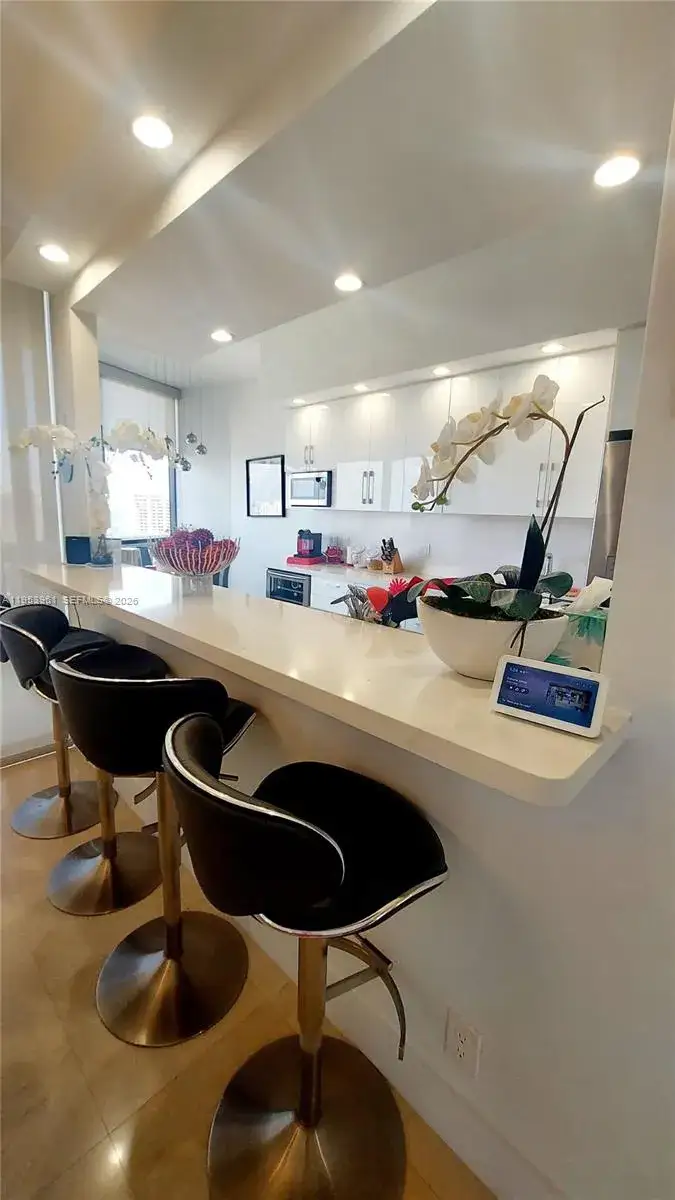 3 bedroom 2 bath Residential for sale at 1000 E Island Blvd # 3106, Aventura FL 33160