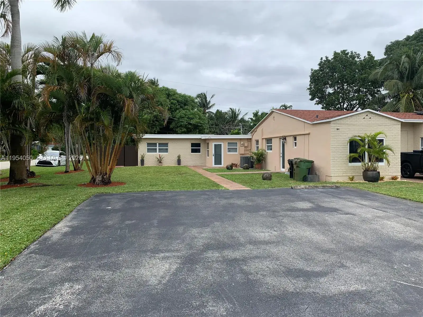 1 bedroom 1 bath Residential Lease for rent at 707 NE 15th St # A, Fort Lauderdale FL 33304