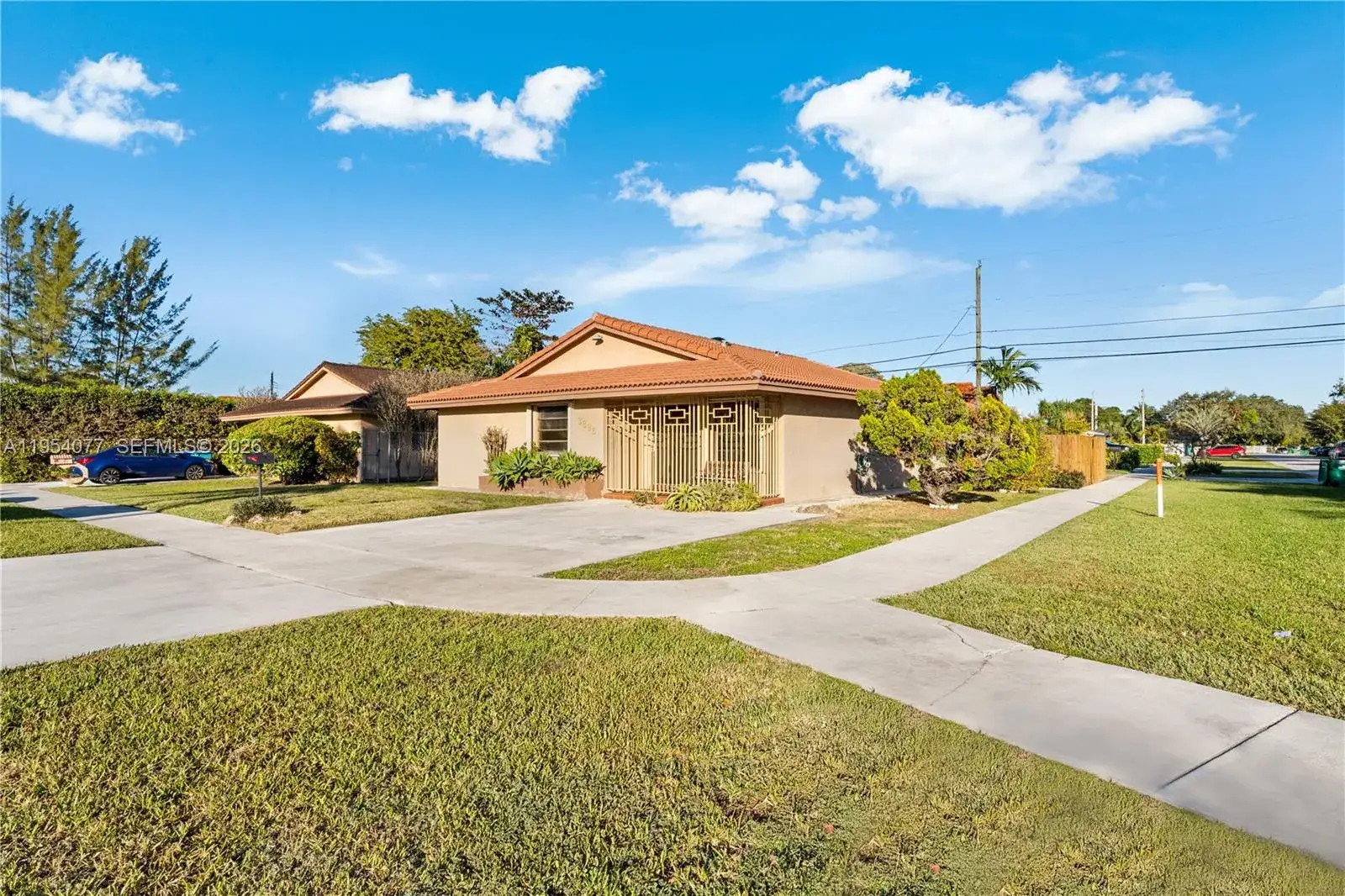 3 bedroom 2 bath Residential for sale at 3895 SW 68th Ave, Miami FL 33155