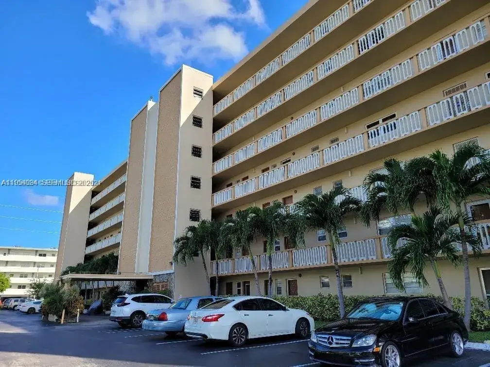 2 bedroom 2 bath Residential Lease for rent at 319 NE 14th Ave # 607, Hallandale Beach FL 33009
