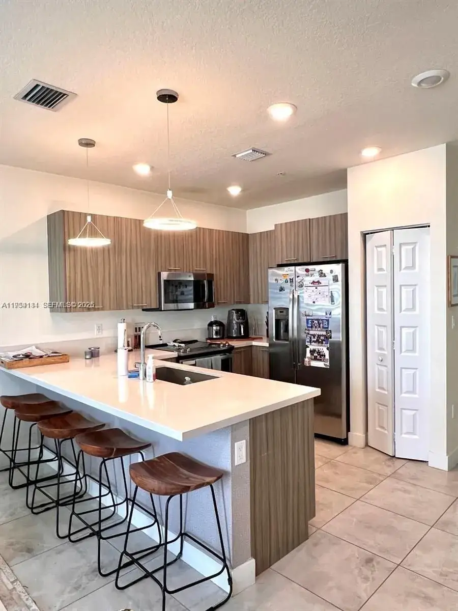 3 bedroom 2 bath Residential for sale at 6420 NW 102nd Path # 304, Doral FL 33178