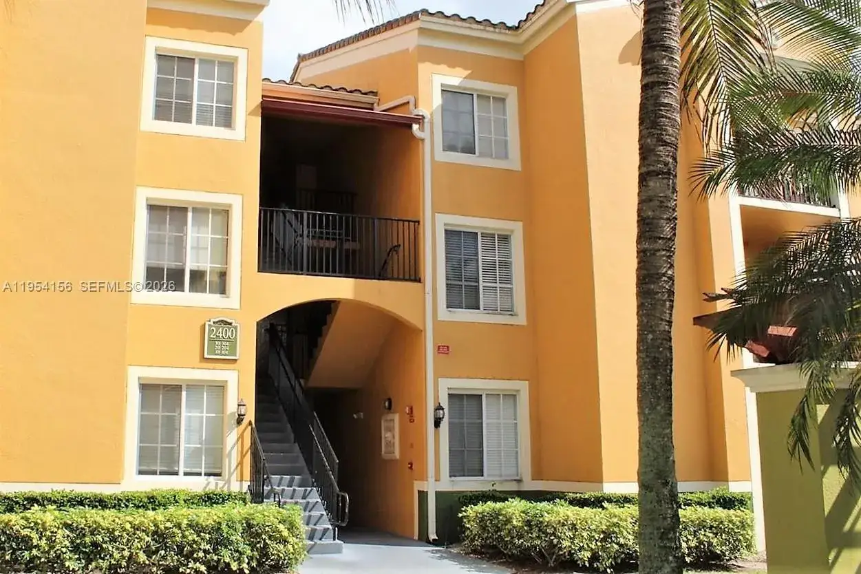 3 bedroom 2 bath Residential for sale at 2400 E Preserve Way # 304, Miramar FL 33025