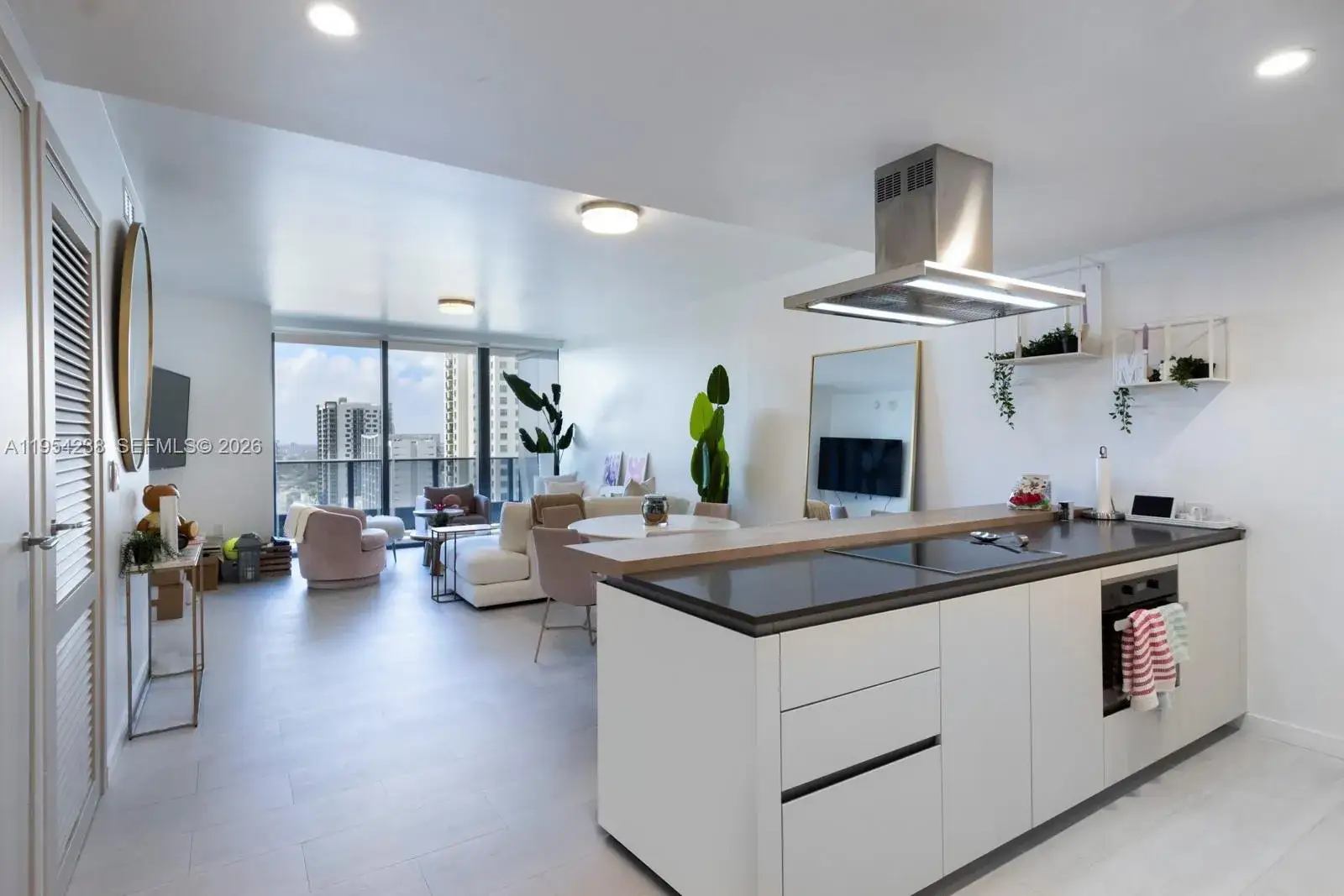 1 bedroom 1 bath Residential for sale at 1000 Brickell Plz # 2411, Miami FL 33131