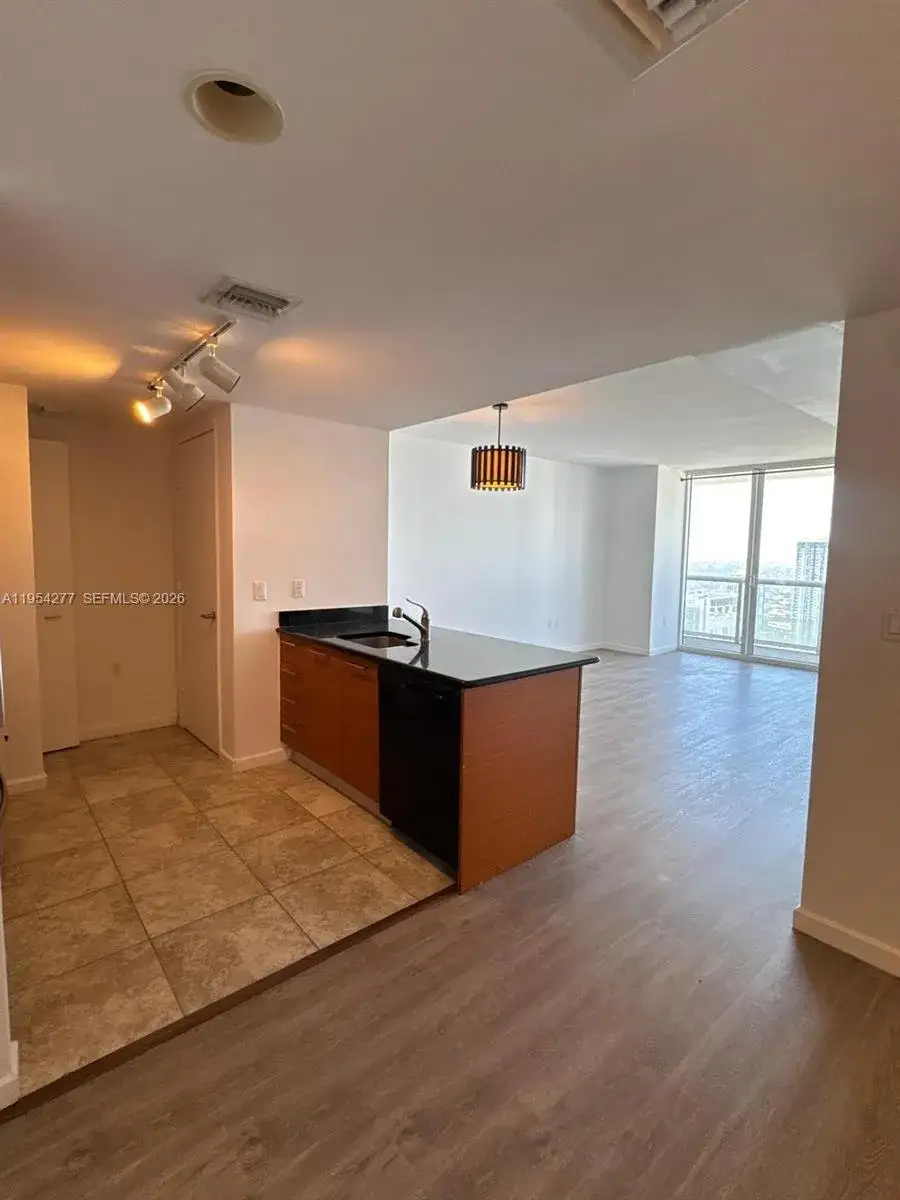 1 bedroom 1 bath Residential Lease for rent at 50 Biscayne Blvd # 5207, Miami FL 33132