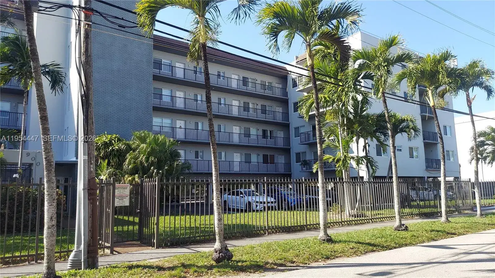 2 bedroom 2 bath Residential for sale at 900 SW 84th Ave # 301E, Miami FL 33144