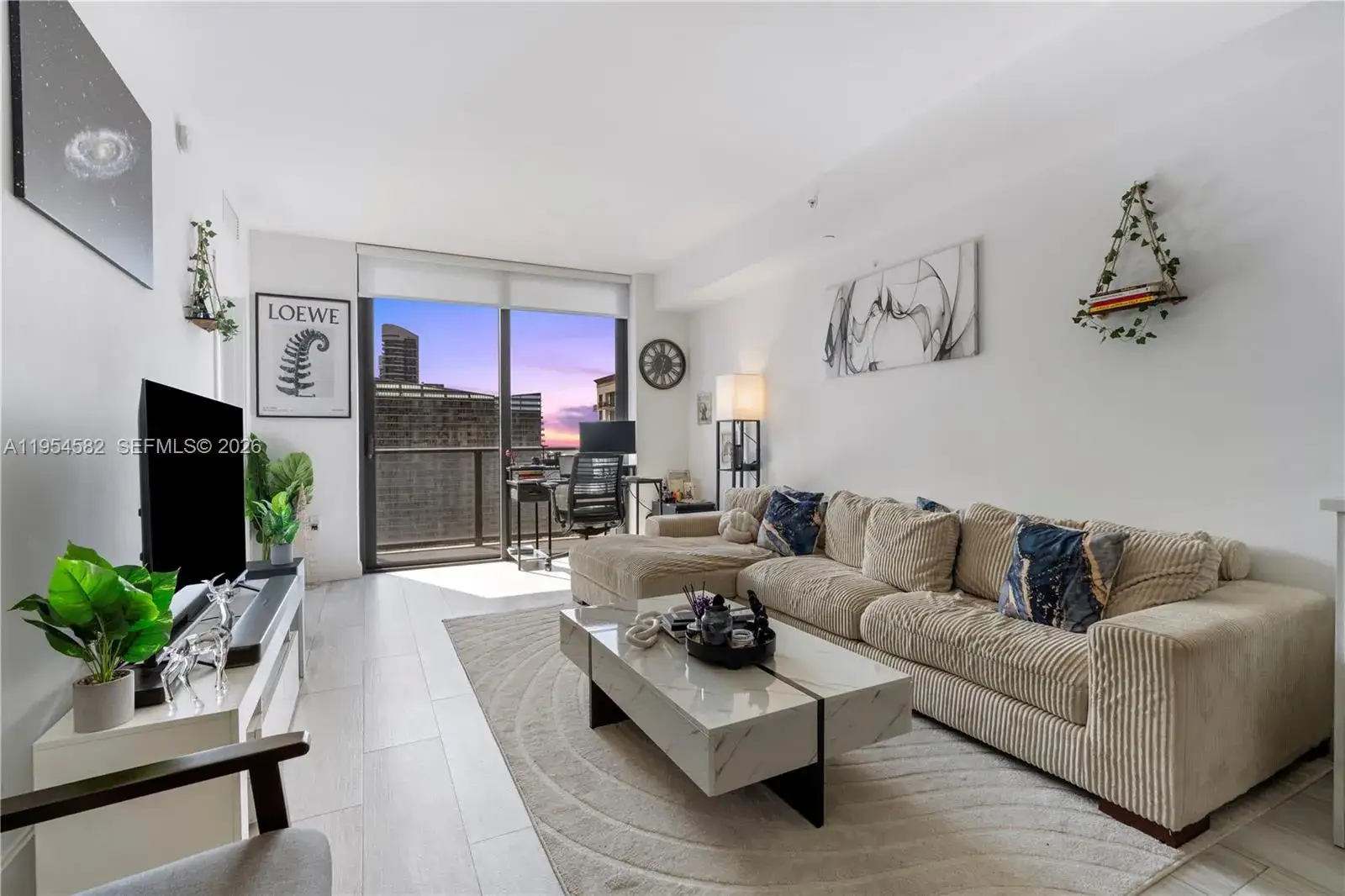 1 bedroom 2 bath Residential for sale at 55 SW 9th St # 3005, Miami FL 33130