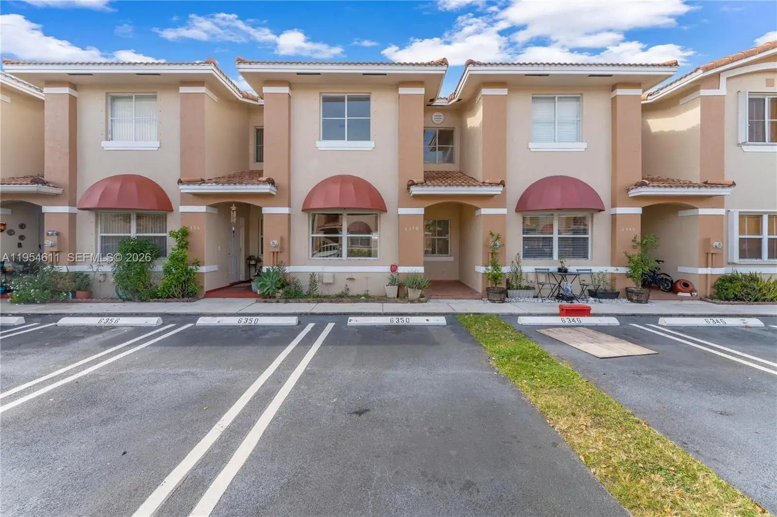 3 bedroom 2 bath Residential Lease for rent at 6350 SW 139th Ave # 6350, Miami FL 33183
