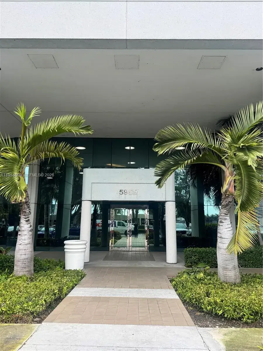 Commercial Sale for sale at 5959 Waterford District Dr # 101, Miami FL 33126