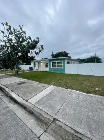 2 bedroom 1 bath Residential Lease for rent at 22020 115 ct # 01, Miami FL 33170