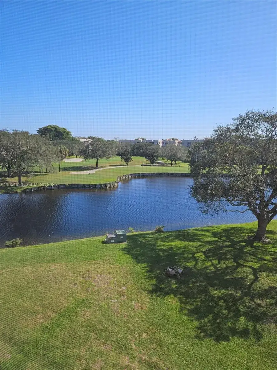 1 bedroom 1 bath Residential for sale at 9441 Live Oak Pl # 407, Davie FL 33324