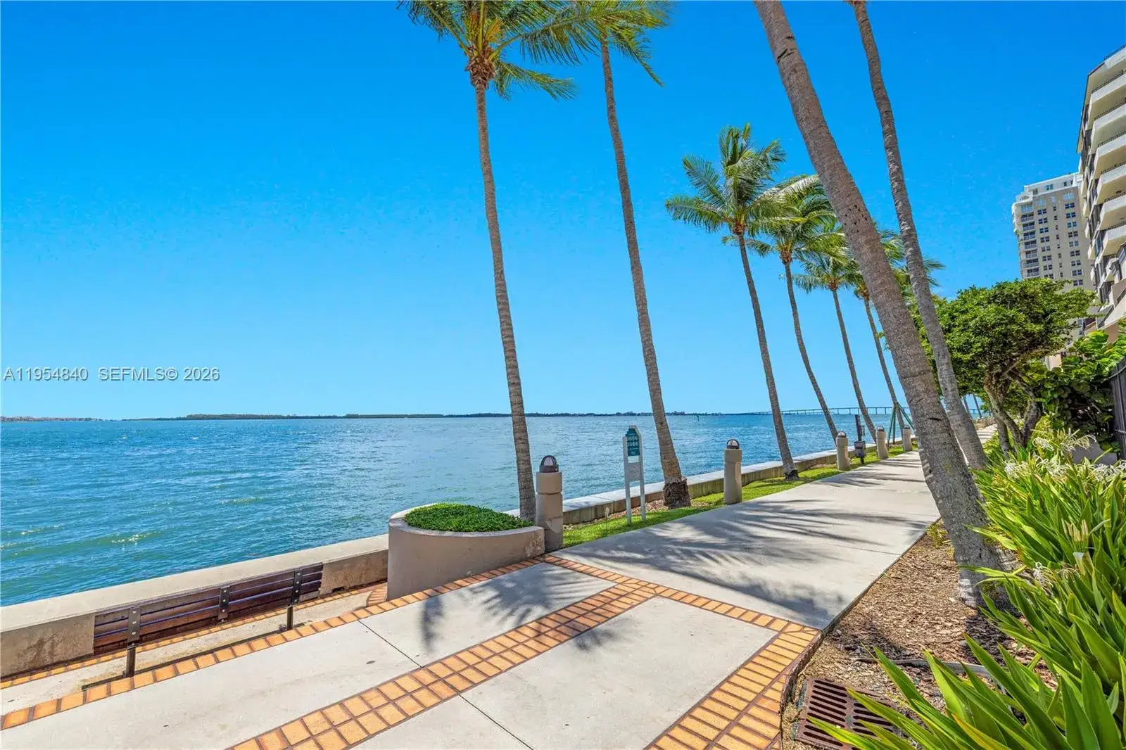 1 bedroom 1 bath Residential Lease for rent at 540 Brickell Key Dr # 1514, Miami FL 33131