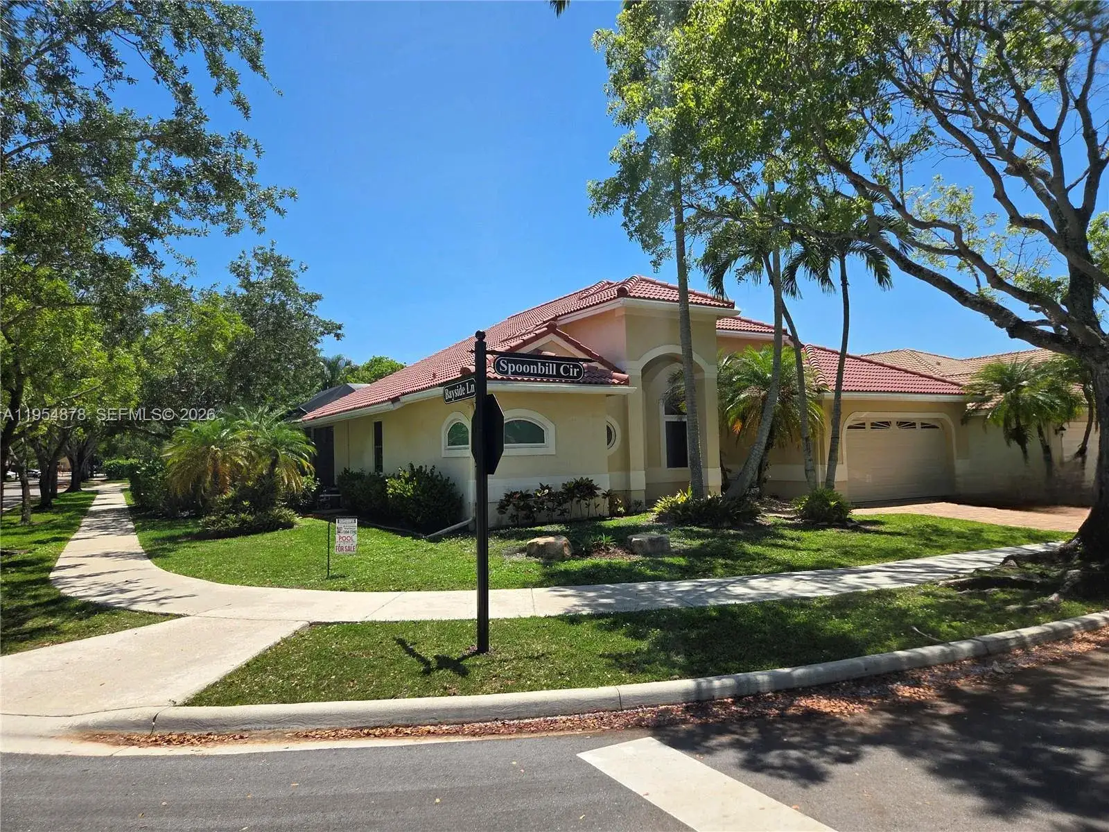 5 bedroom 3 bath Residential for sale at 900 Spoonbill Cir, Weston FL 33326