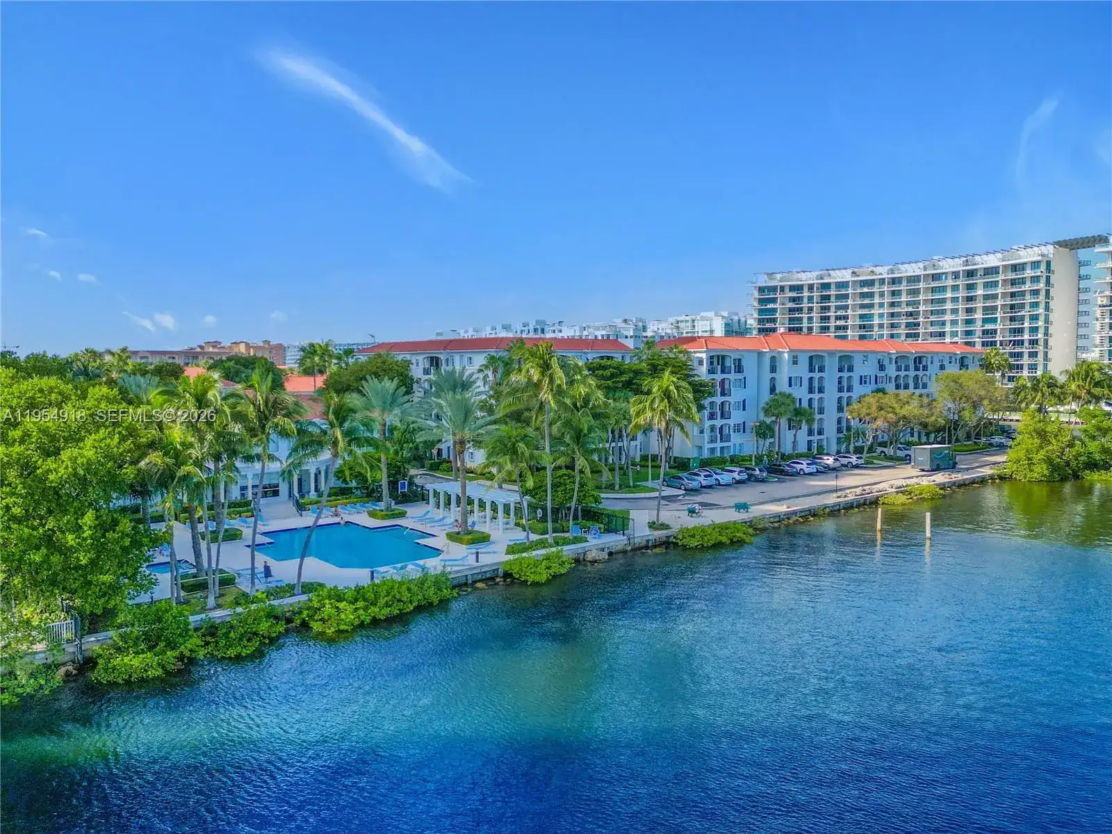 2 bedroom 2 bath Residential for sale at 3105 NE 184th St # 7103, Aventura FL 33160