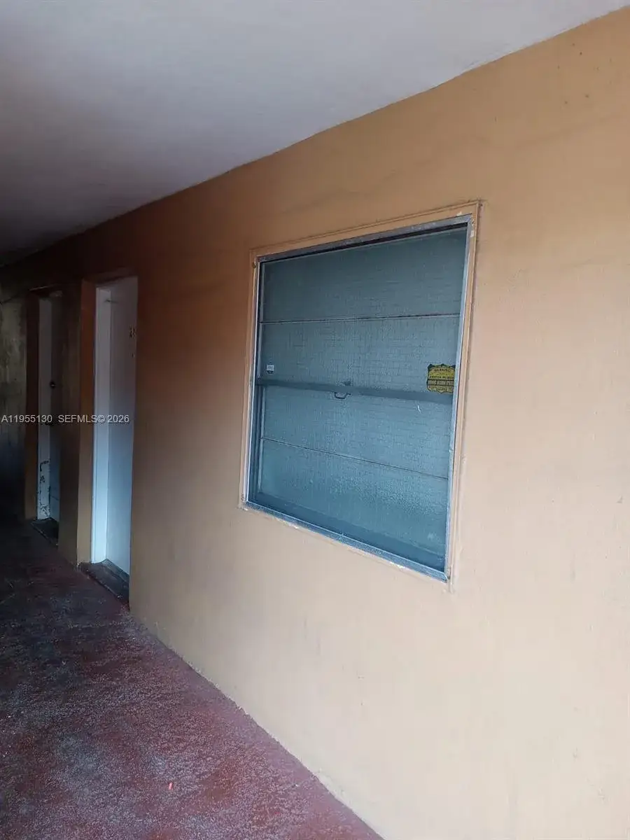 1 bedroom 1 bath Residential for sale at 1230 W 54th St # 216A, Hialeah FL 33012
