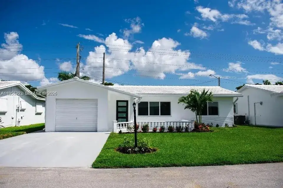 2 bedroom 2 bath Residential for sale at 1009 Leisure Ln, Boynton Beach FL 33426