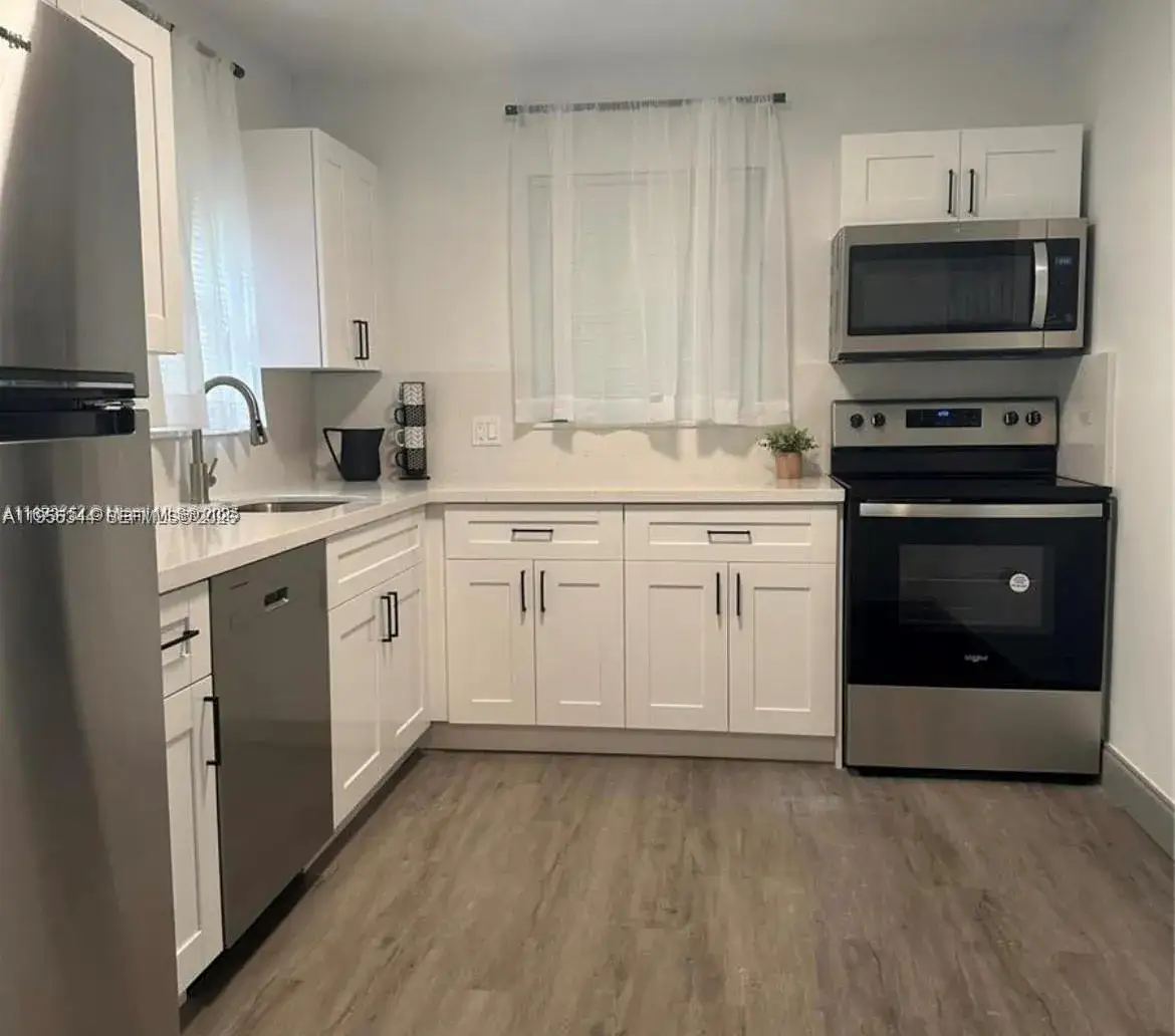 2 bedroom 1 bath Residential Lease for rent at 2500 NE 181st, North Miami Beach FL 33160