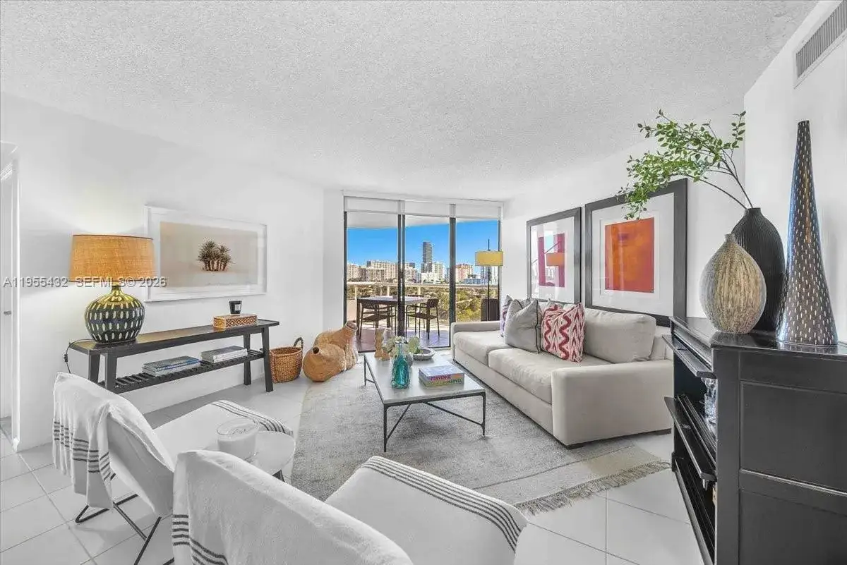 3 bedroom 2 bath Residential for sale at 3610 Yacht Club Dr # 1001, Aventura FL 33180