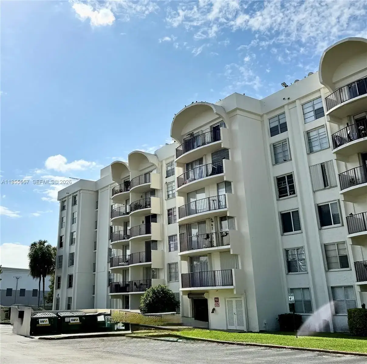 1 bedroom 1 bath Residential for sale at 9310 Fontainebleau Blvd # 203, Miami FL 33172