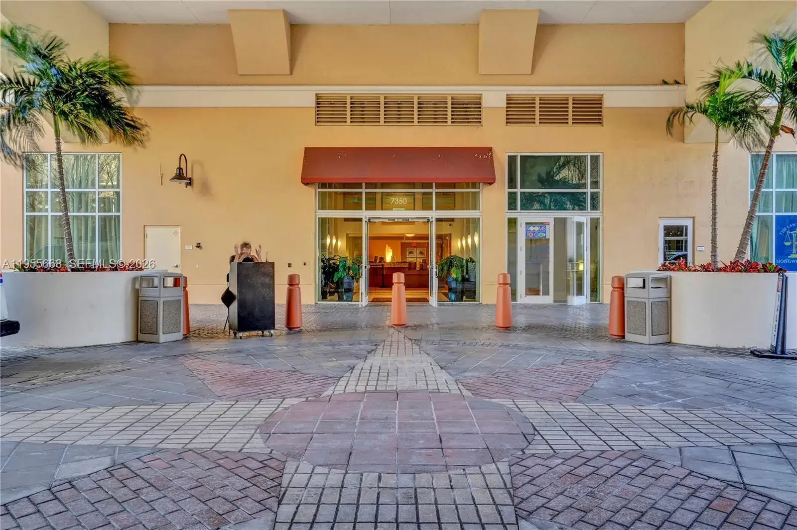 2 bedroom 2 bath Residential for sale at 7350 SW 89th St # 1402S, Miami FL 33156
