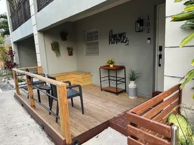 2 bedroom 1 bath Residential Lease for rent at 2452 Taylor St # 102, Hollywood FL 33020