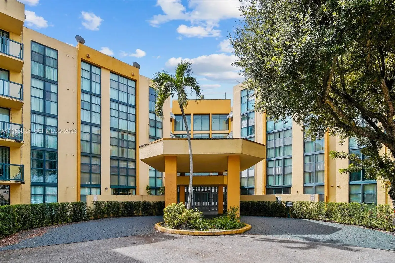 2 bedroom 2 bath Residential Lease for rent at 11800 SW 18th St # 4, Miami FL 33175