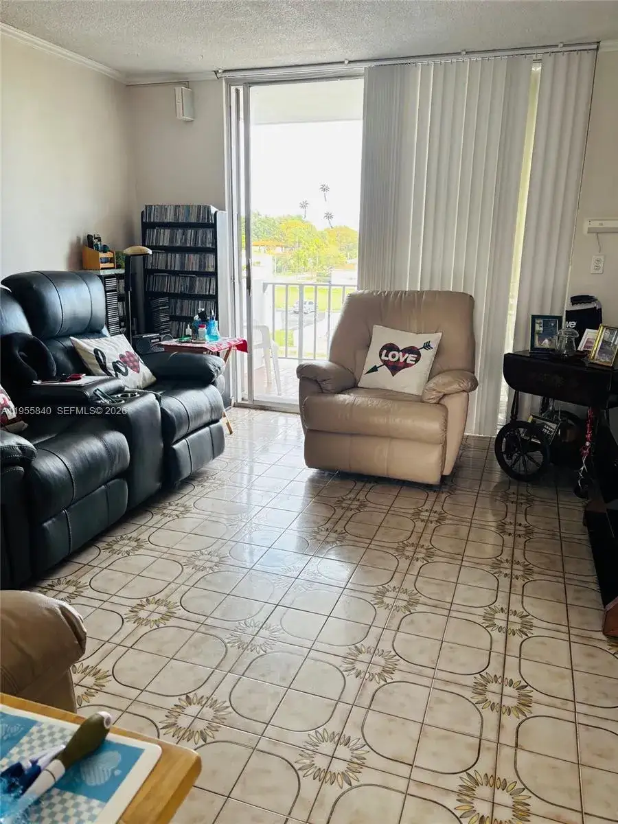 2 bedroom 2 bath Residential for sale at 1400 SW 27th Ave # 303, Miami FL 33145