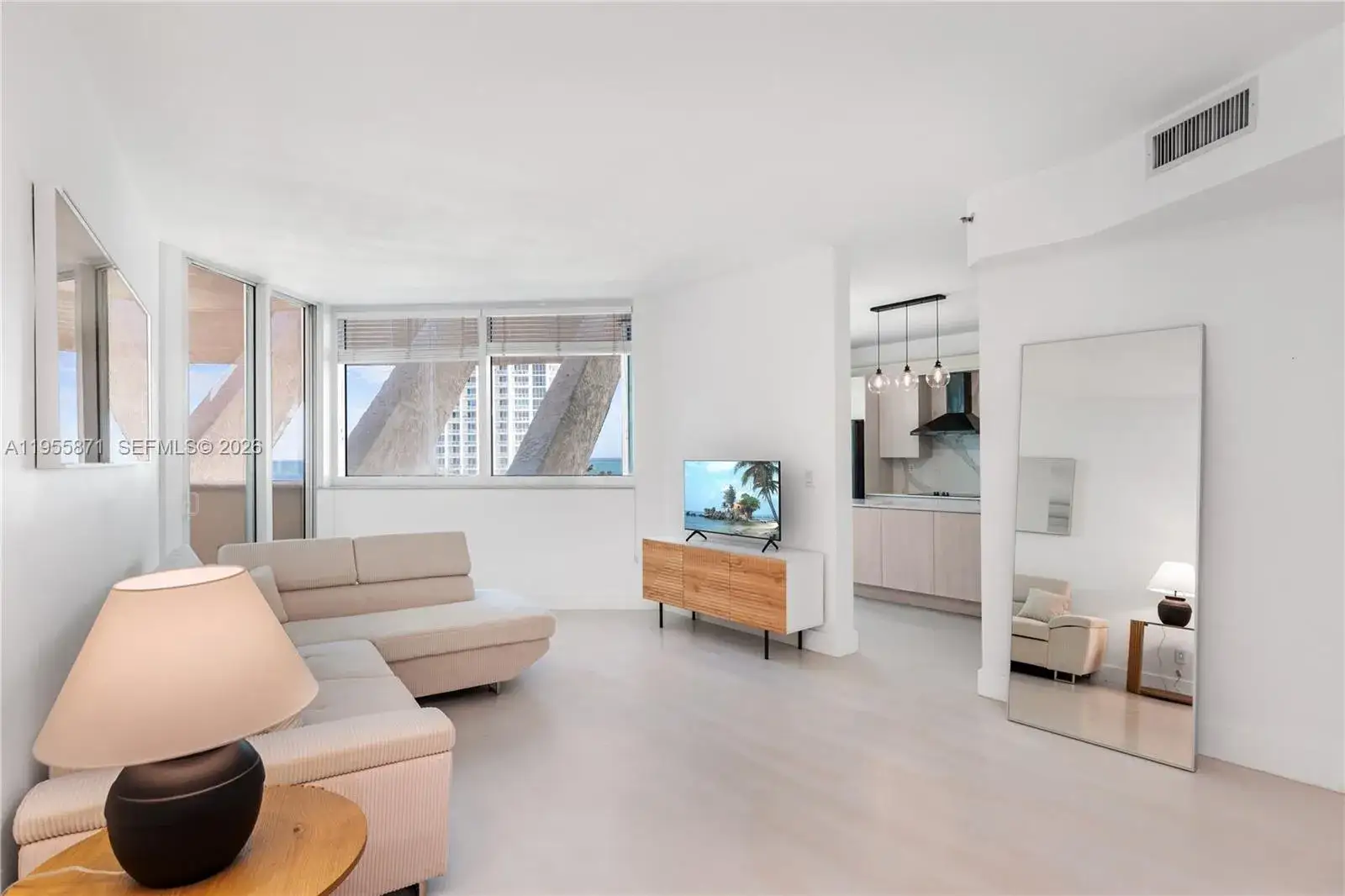 1 bedroom 1 bath Residential Lease for rent at 300 S Pointe Dr # 907, Miami Beach FL 33139