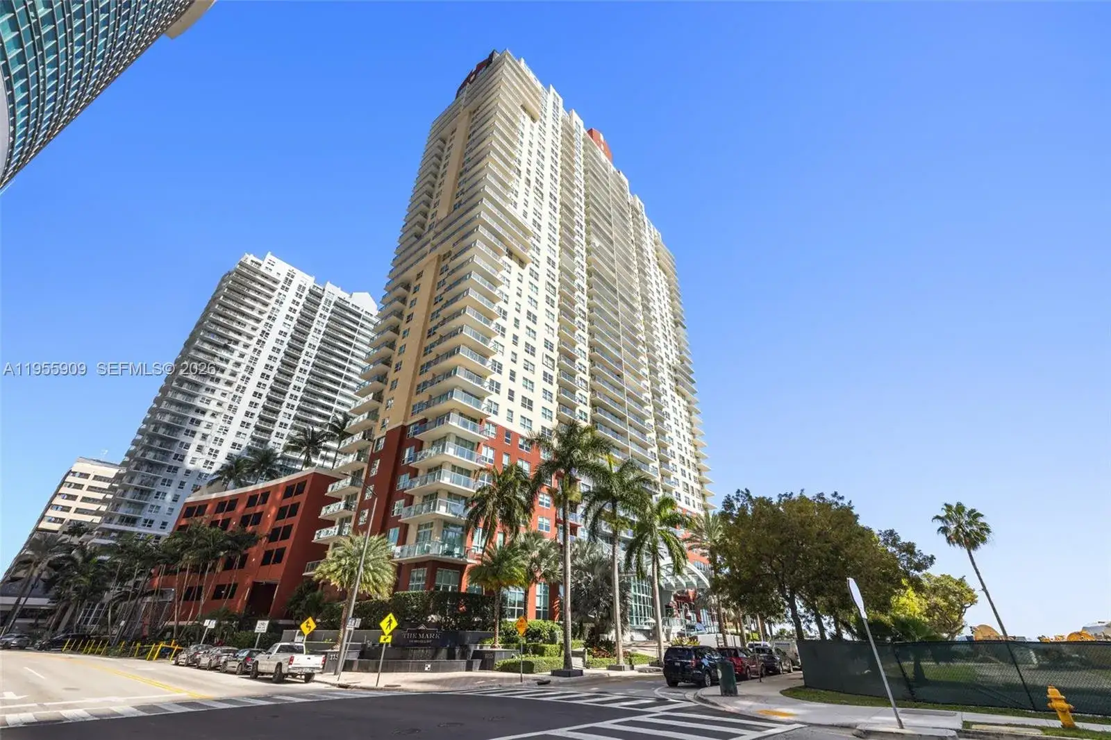 1 bedroom 1 bath Residential Lease for rent at 1155 Brickell Bay Dr # 606, Miami FL 33131