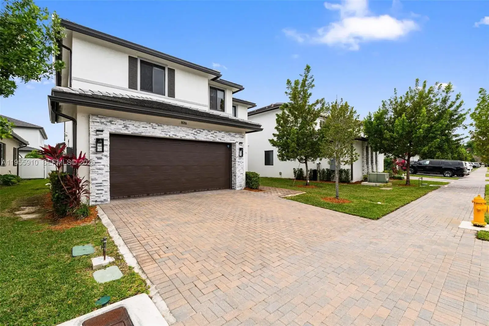 4 bedroom 3 bath Residential for sale at 8086 NW 47th Ter, Doral FL 33166