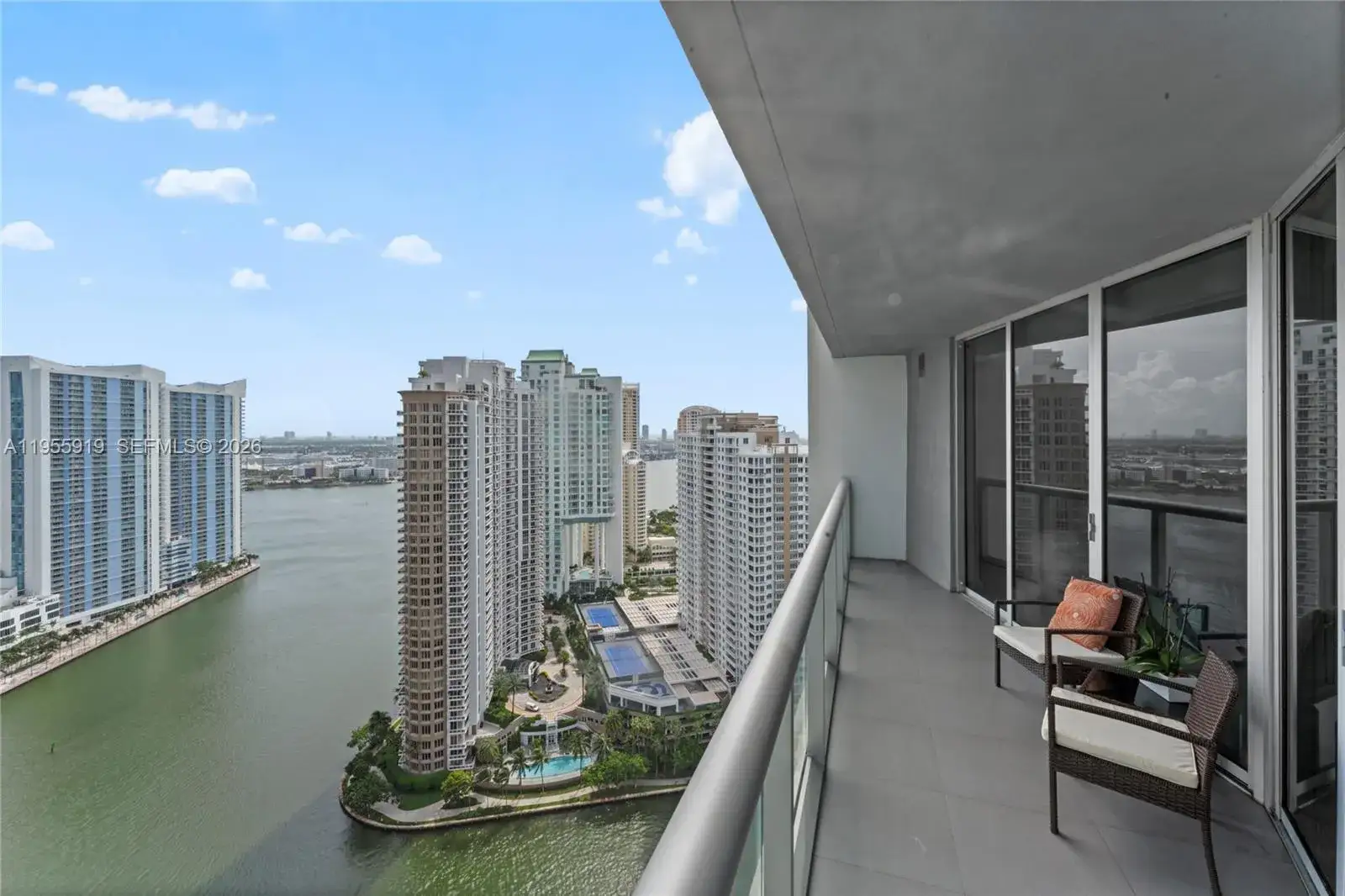 1 bedroom 1 bath Residential for sale at 495 Brickell Ave # 3208, Miami FL 33131