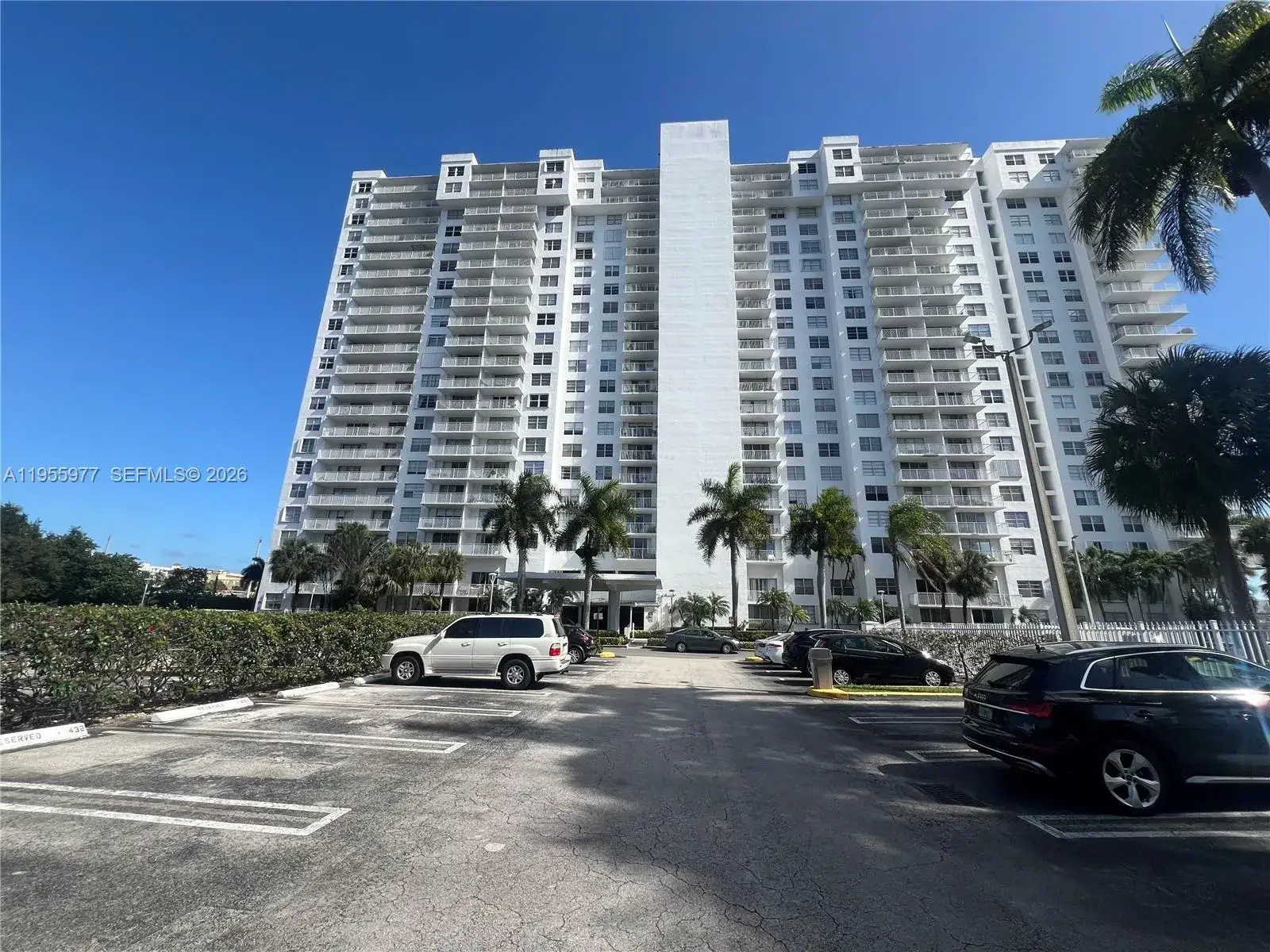 1 bedroom 1 bath Residential for sale at 2801 NE 183rd St # 405W, Aventura FL 33160
