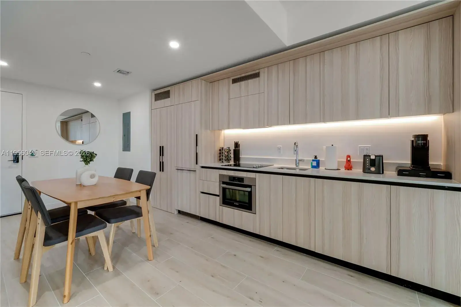 1 bedroom 1 bath Residential Lease for rent at 225 N Miami Ave # 1707, Miami FL 33128