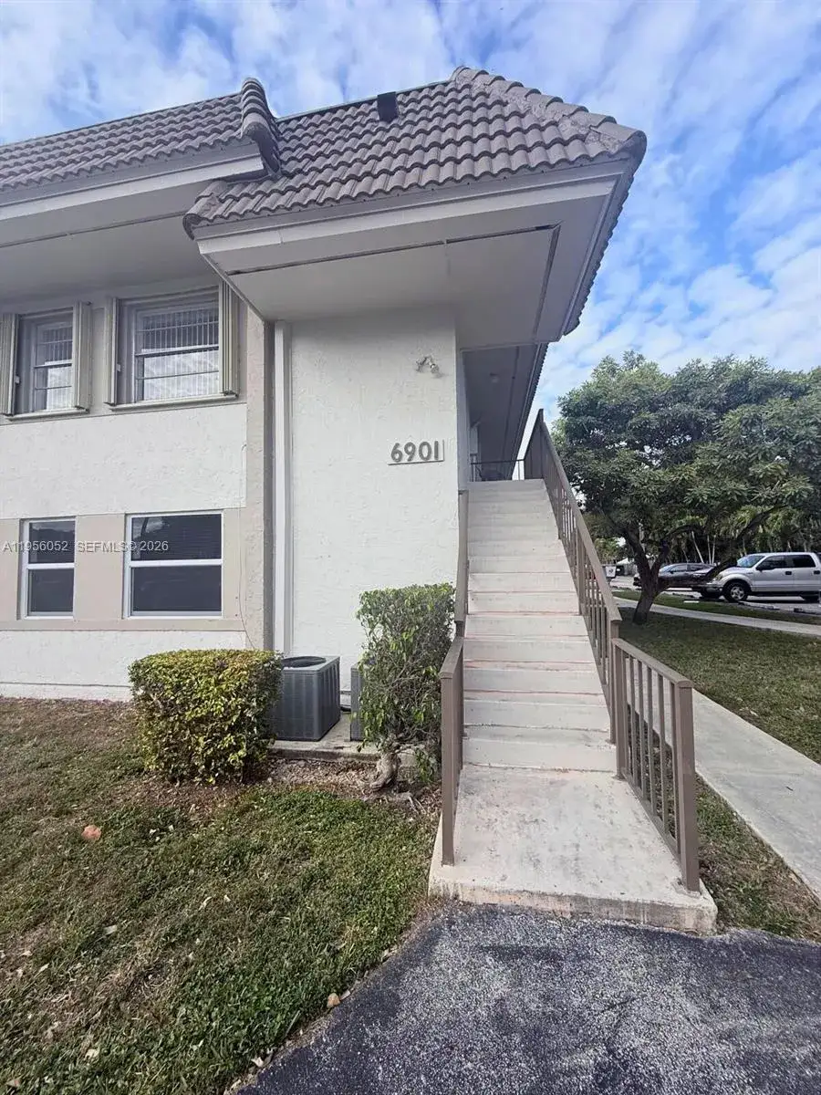 2 bedroom 2 bath Residential Lease for rent at 6901 SW 129th Ave # 5, Miami FL 33183