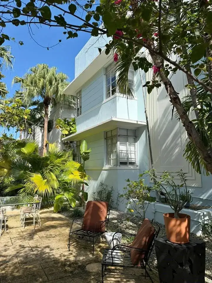 1 bedroom 1 bath Residential Lease for rent at 825 Jefferson Ave # 4, Miami Beach FL 33139