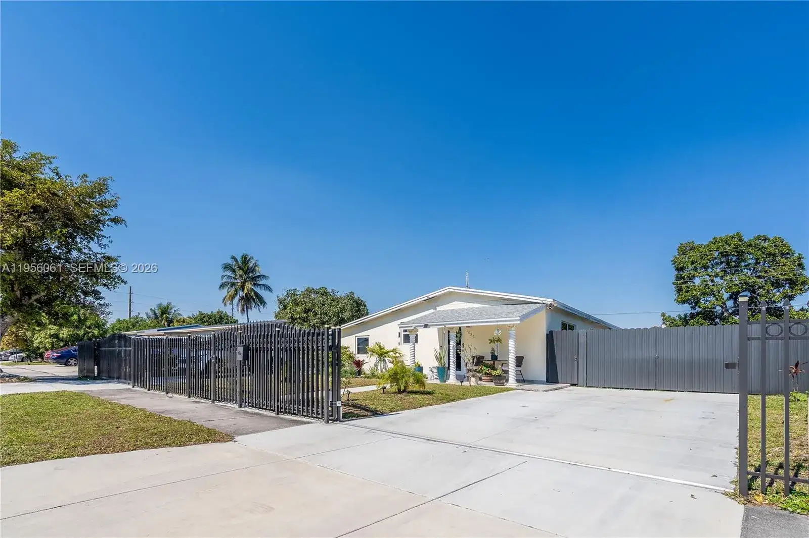 3 bedroom 3 bath Residential for sale at 1031 NE 213th Ter, Miami FL 33179
