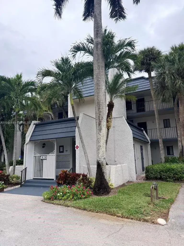 1 bedroom 1 bath Residential for sale at 4363 Trevi Ct # 304, Lake Worth FL 33467