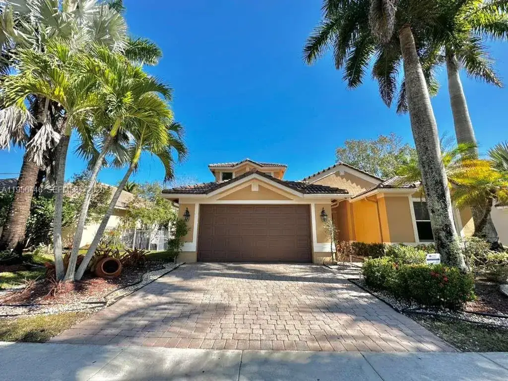 6 bedroom 4 bath Residential for sale at 1831 Mariners Ln, Weston FL 33327