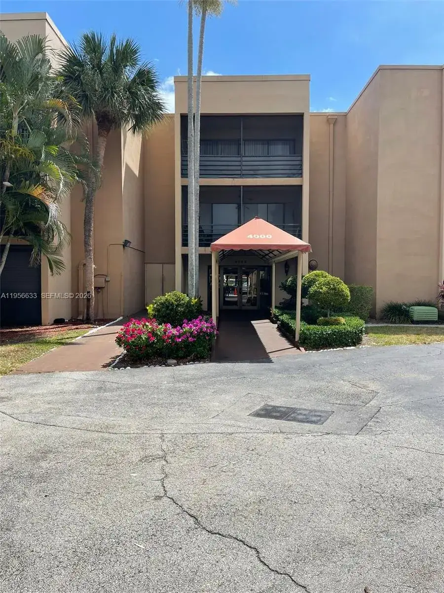 2 bedroom 2 bath Residential for sale at 4000 N Hills Dr # 32, Hollywood FL 33021