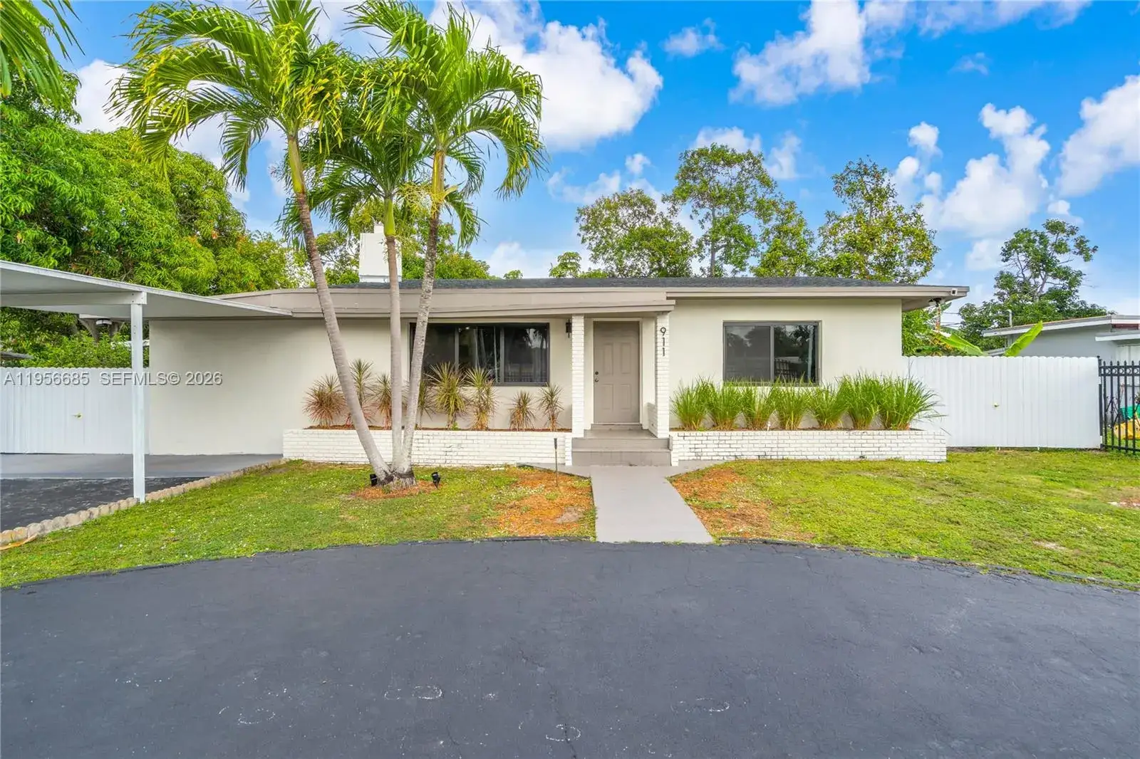 911 NW 138th St, Miami FL 33168