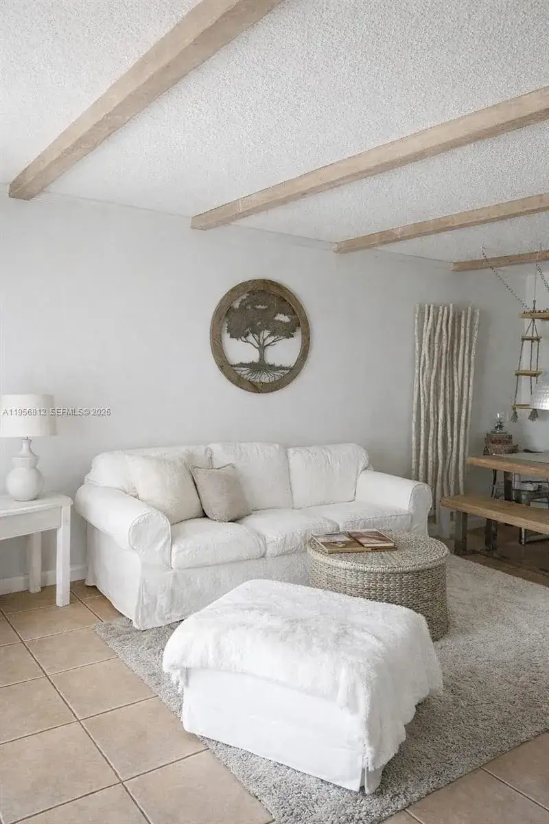 3 bedroom 2 bath Residential Lease for rent at 15761 SW 137 ave # 202, Miami FL 33177