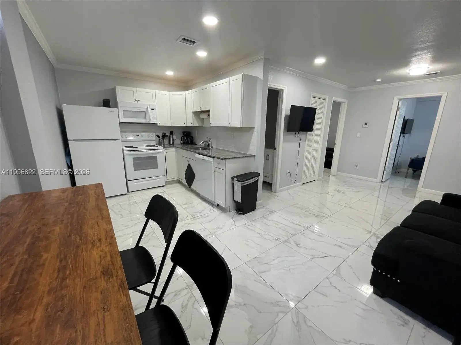 2 bedroom 1 bath Residential Lease for rent at 2240 Simms St # 1, Hollywood FL 33020